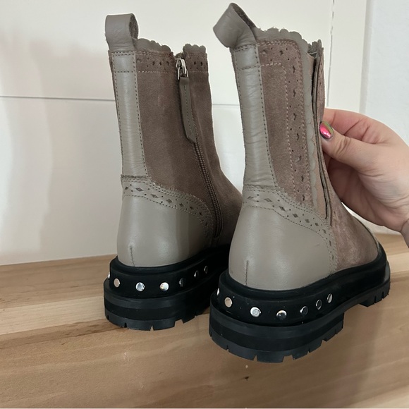 New Free People Tate Studded Chelsea Boots Oyster - Picture 7 of 8